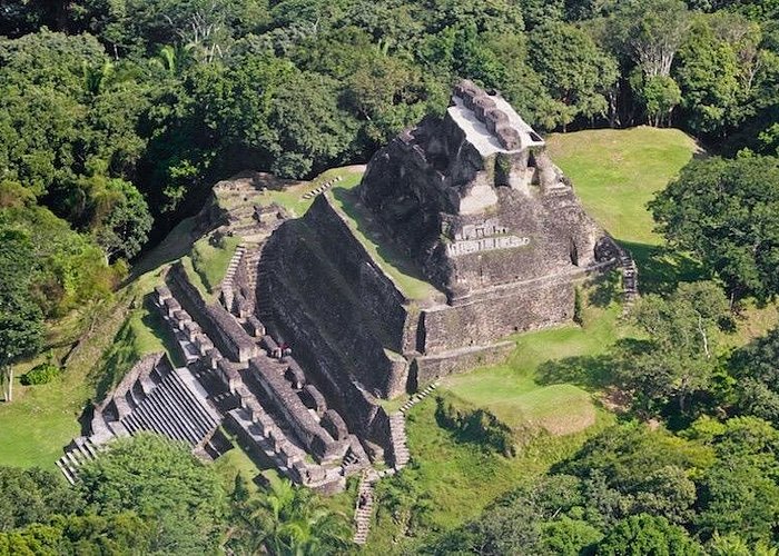 Private Cave Tubing and Xunantunich Tour from Placencia