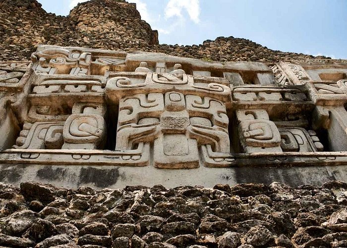 Private Xunantunich Mayan Ruins Tour with Lunch from Belize City