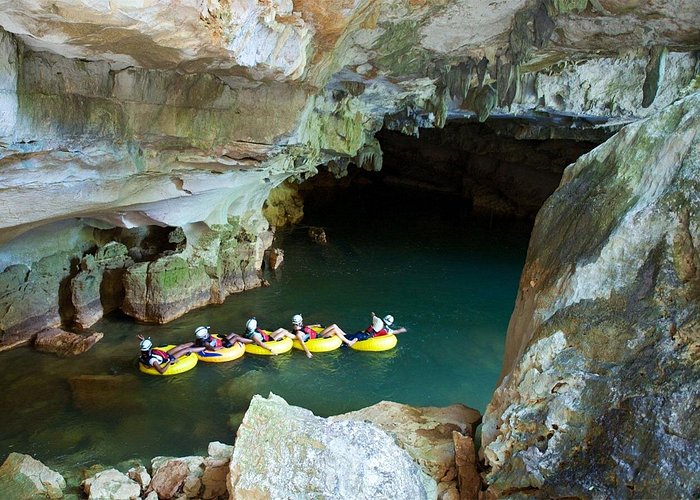 Xunantunich & Cave Tubing Fully Inclusive Tour from Belize City